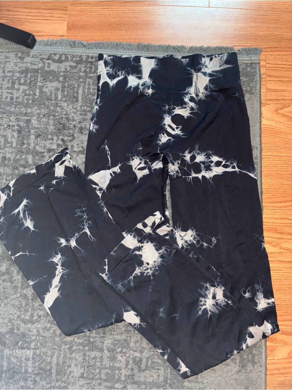 Black & White Tie-Dye High-Waist Leggings